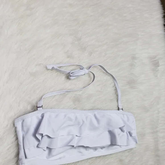 Cute white halter bikini top size medium - Picture 2 of 9